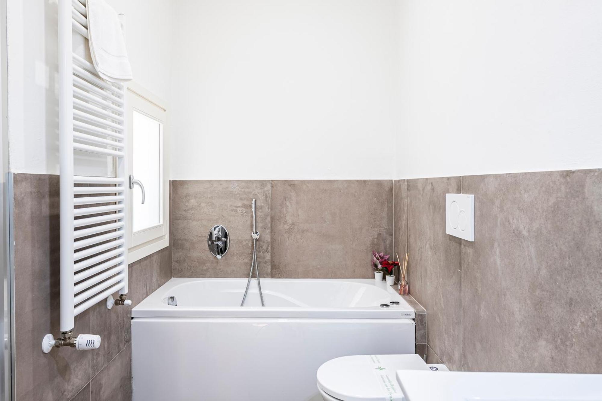 10 Minuti Duomo - Double Con Idromassaggio Apartamento Florença