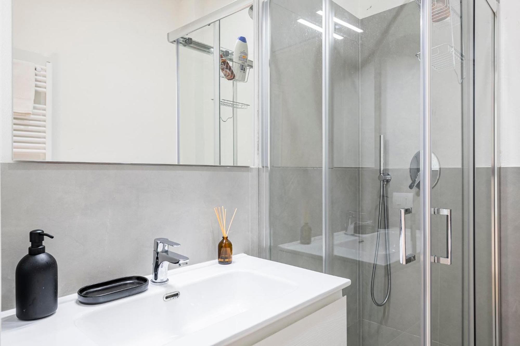 10 Minuti Duomo - Double Con Idromassaggio Apartamento Florença